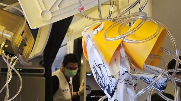 The interior of Singapore Airline flight SQ321 after an emergency landing at Bangkok's Suvarnabhumi Internatio<em></em>nal Airport.</p>

<p>　　Pic: Reuters