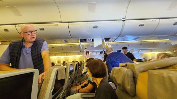 Pic: Reuters</p>

<p>　　The interior of Singapore Airline flight SQ321 is pictured after an emergency landing at Bangkok's Suvarnabhumi Internatio<em></em>nal Airport, in Bangkok, Thailand May 21, 2024. Obtained by Reuters/Handout via REUTERS THIS IMAGE HAS BEEN SUPPLIED BY A THIRD PARTY. NO RESALES. NO ARCHIVES