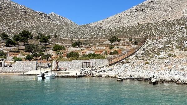 Pic: Reuters</p>

<p>　　A view of the area wher<em></em>e the body of British TV presenter Michael Mosley was found on the southeastern Aegean Sea island of Symi, Greece, June 9, 2024. REUTERS/Panormitis Chatzigiannakis BEST QUALITY AVAILABLE