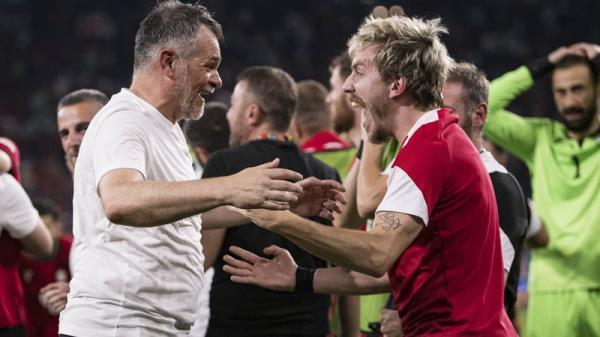 Willy Sagnol (L) celebrates after victory over Portugal