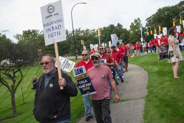 Members of the United Auto Workers hold a practice picket line as they gear up to fight increased automation on the factory floor.
