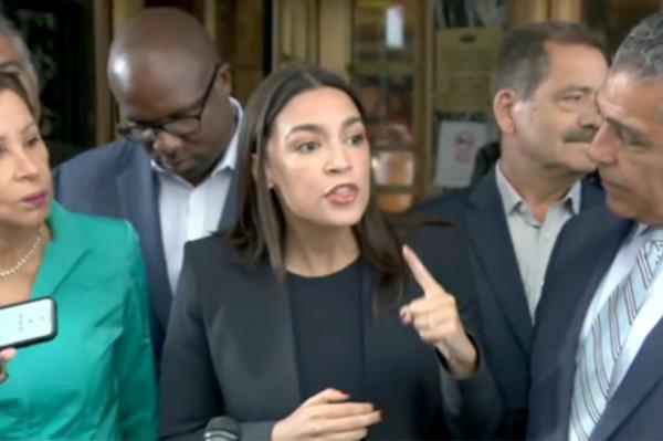 AOC and Jerry Nadler press co<em></em>nference on Migrants outside the Roosevelt hotel was disrupted by protestors.