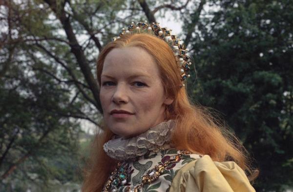 Jackson as Elizabeth in England in Hal Wallis' 