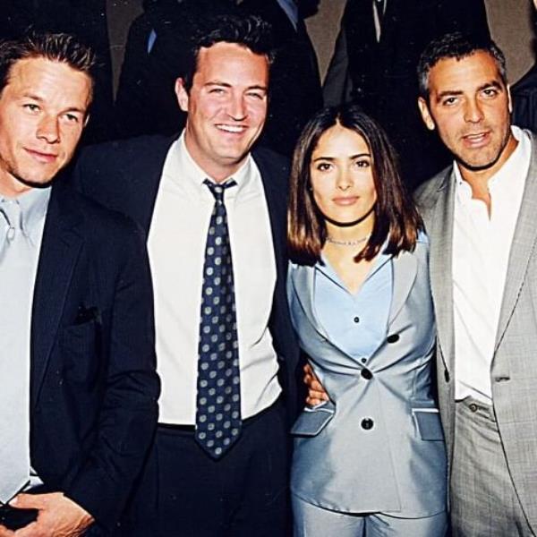 1998 photo of Mark Wahlberg, Matthew Perry, Salma Hayek and George Cloo<em></em>ney at an industry convention. They're standing side-by-side.