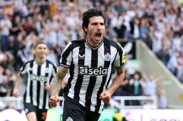 Newcastle United v Aston Villa - Premier League