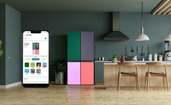The　color　of　LG　Electronics'　refrigerators　can　be　changed　through　the　ThinQ app