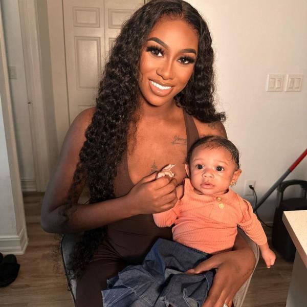 Vo<em></em>nshae Taylor-Morales and her baby daughter 