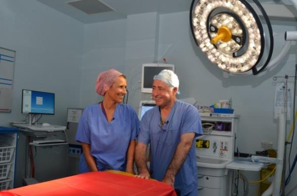 Lead surgeons Isabel Quigora and Richard Smith