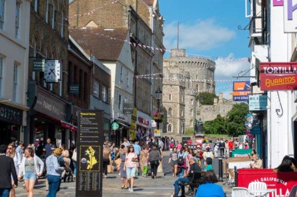 Mandatory Credit: Photo by Maureen McLean/Shutterstock (14048605c) After weeks of miserable weather, it was finally a lovely warm sunny day today in Windsor. The town was busy with visitors and locals this afternoon Seaso<em></em>nal Weather, Warm Sunshine, Windsor, Berkshire, UK - 09 Aug 2023