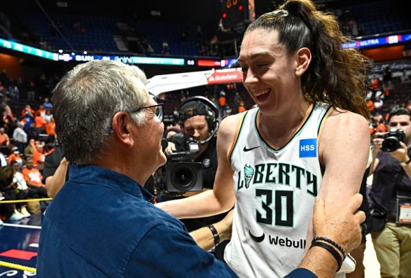 Breanna Stewart greets Geno Auriemma, he coach while she was at UConn, after the Liberty's 92-81 Game 3 win over the Sun.