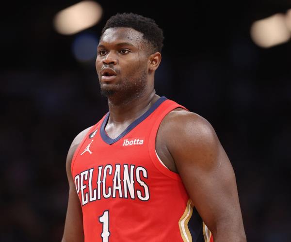  Zion Williamson #1 of the New Orleans Pelicans during the second half of a game against the Suns at Footprint Center on December 17, 2022 in Phoenix, Arizona.  