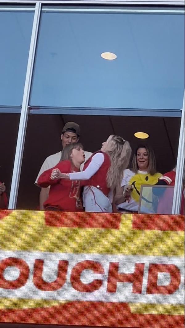 OJ Simpson wins for creepiest reaction to Taylor Swift and Brittany Mahomes hanging out