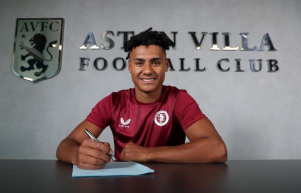 Ollie Watkins Signs a New Co<em></em>ntract at Aston Villa
