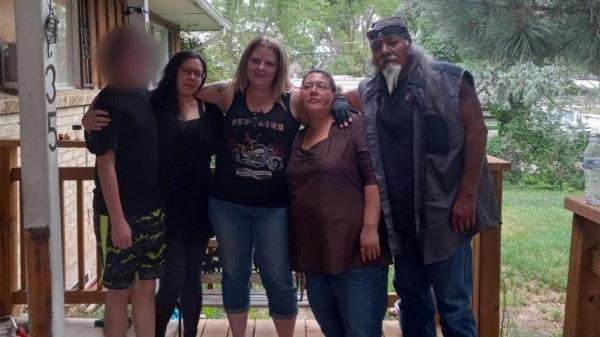 Teenage son stands with mom Rebecca Vance, her stepsister Tre<em></em>vala Jara, her sister Christine Vance and another man on a porch. 