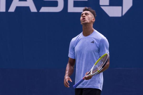 </p>

<p>　　Michael Mmoh of the USA reacts during his first round 2023 US Open Tennis tournament menas singles match against Karen Khachanov
