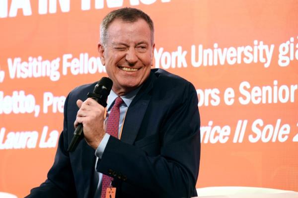 Bill de Blasio, winking. He is now looking to date.