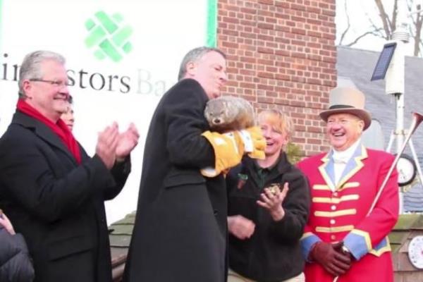 Bill de Blasio with a groundhog on Staten Island which died shortly after 