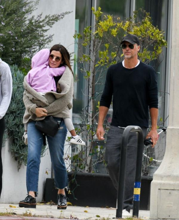 EXCLUSIVE: Sandra Bullock and boyfriend, photographer Bryan Randall take Bullock's daughter Laila to a children's theater show in LA. 01 May 2018 