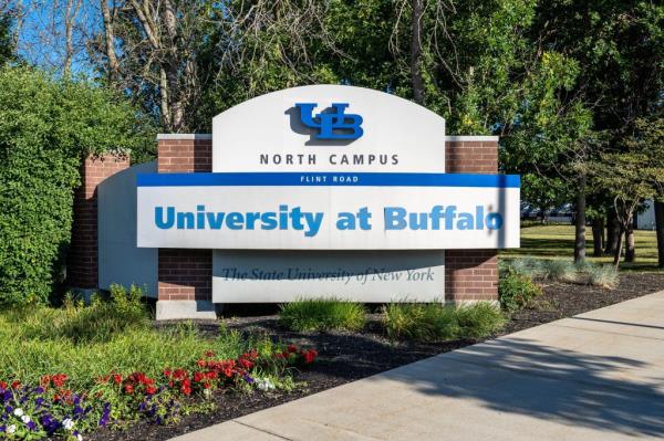 EPP has recently filed lawsuits against SUNY's Buffalo Law School and Albany U. campus for running or spo<em></em>nsoring race-ba<em></em>sed programs limited to students of color.</p>

<p>　　