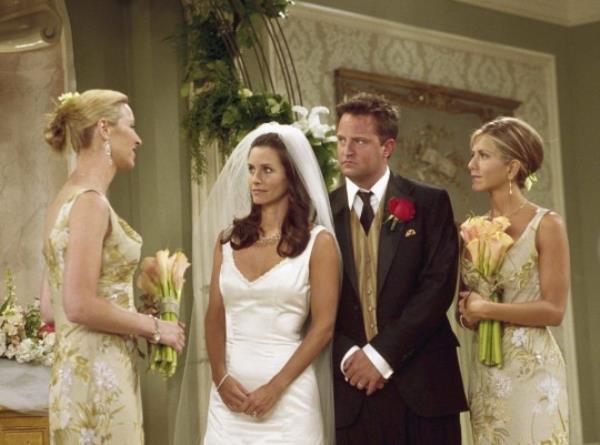 FRIENDS cast Lisa Kudrow as Phoebe Buffay, Matthew Perry as Chandler Bing, Jennifer Aniston as Rachel Green, Courteney Cox as Mo<em></em>nica Geller