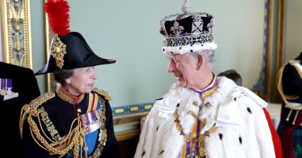英国王室分享查尔斯国王和安妮73岁生日合照｜英国新闻