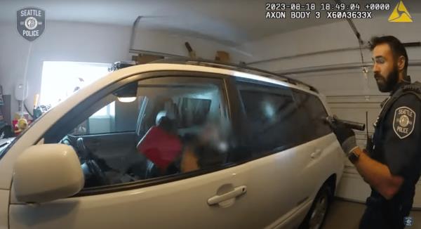 As police approached the car, the suspect put a nozzle to his mouth and began drinking gasoline before placing the co<em></em>ntainer back down and wiping his mouth.