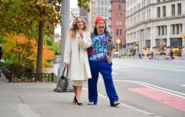 Sarah Jessica Parker and Bobby Lee are seen on the set of 