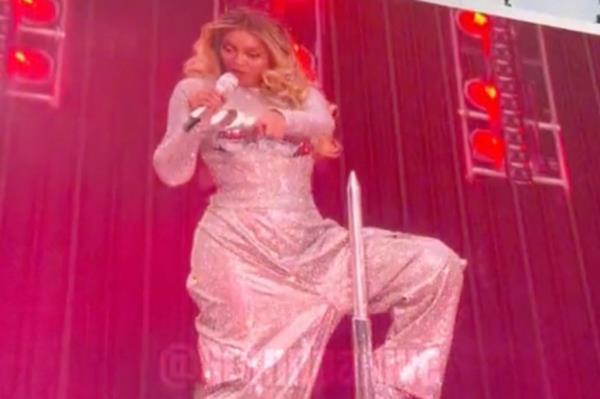 Beyonce, 41, stopping her Renaissance World Tour show in Cologne, Germany to do a pregnant fan's gender reveal.  