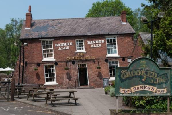 The Crooked House in Burnley was known as ‘The Wo<em></em>nkiest Pub in Britain’ (Picture: PA)
