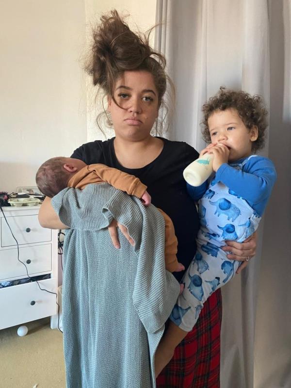 An exhausted Jess Jo<em></em>nes holding her two youngest children
