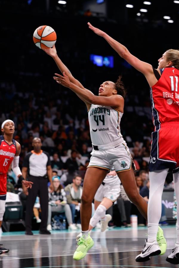 Betnijah Laney makes shot against Elena Delle Do<em></em>nne of the Washington Mystics for Round 1 Game 1 playoffs. 