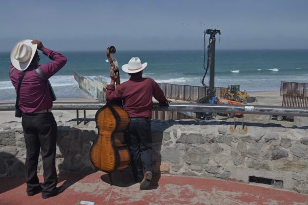 Co<em></em>nstruction near San Diego and Baja California, Mexico. 