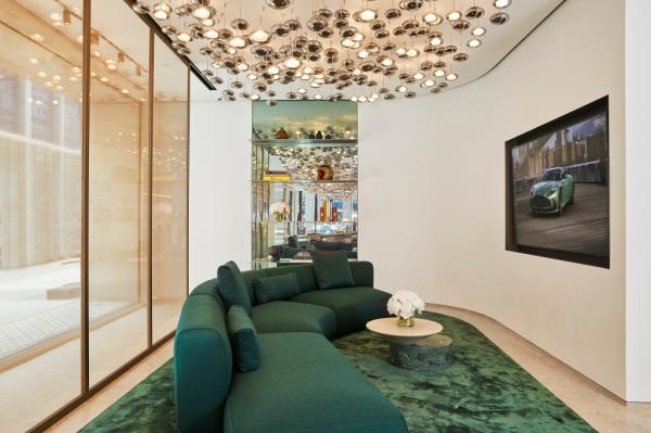 The space opened on Park Avenue.