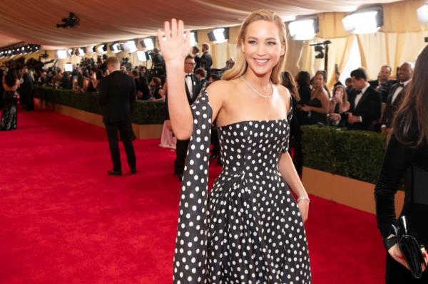 Jennifer Lawrence admits falling twice at Oscars 'Looked like I 100% faked' it