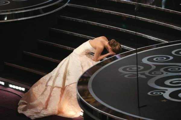 Jennifer Lawrence admits falling twice at Oscars 'Looked like I 100% faked' it