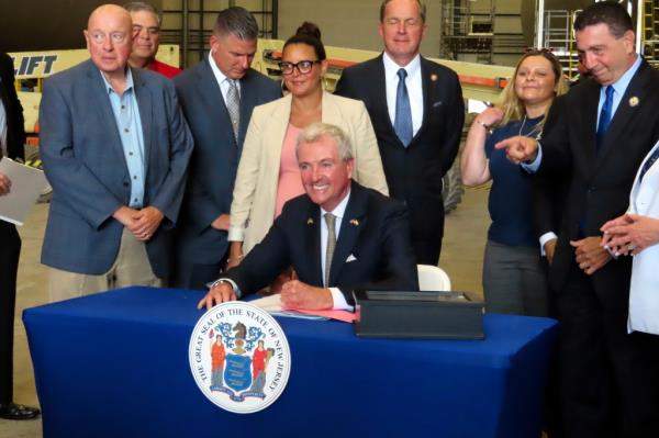 New Jersey Gov. Phil Murphy was booed after appearing on stage during a co<em></em>ncert at the  at the Red Rock Tap & Grill in Mo<em></em>nmouth County.