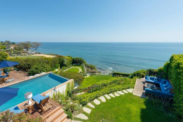 Originally built in 1953, the estate is set atop a high cliff with extraordinary ocean and coastline views.