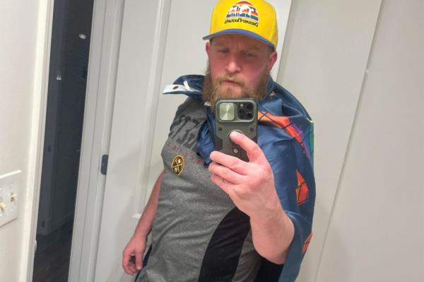 Alex Weamer-Lee taking a selfie.