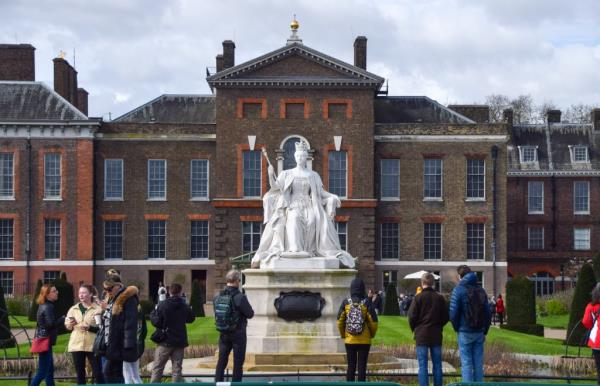 Media gather outside Kensington Palace following Middleton's announcement.