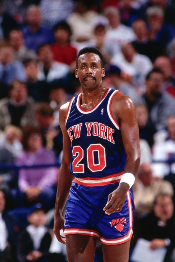 Rolando Blackman #20 of the New York Knicks walks against the Sacramento Kings on January 12, 1993