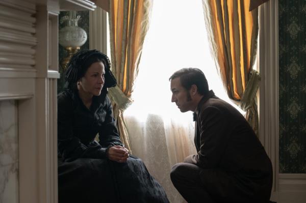  Lili Taylor and Tobias Menzies in 