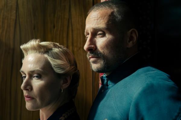 Kate Winslet and Matthias Schoenaerts in 