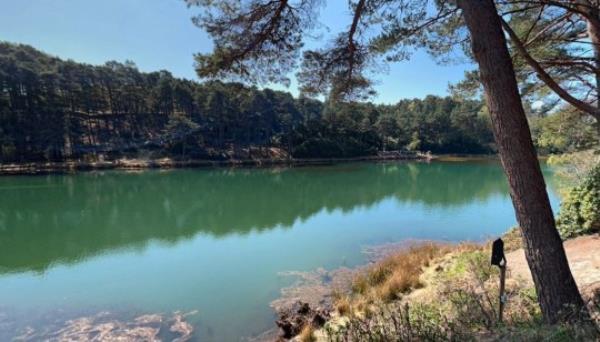 The Blue Pool, Furzebrook This amazing natural pool is just 2 hours from London