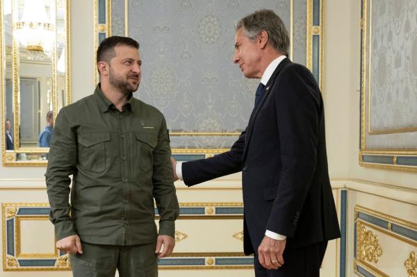 Zelensky meets with US Secretary of State Anthony Bl<em></em>inken in Kyiv on September 6.