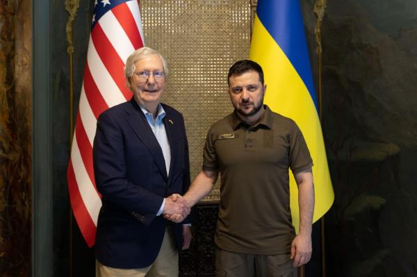 Mitch McCo<em></em>nnell and a delegation of US Republican senators visited Zelensky at the Ukrainian capital in April 2022.