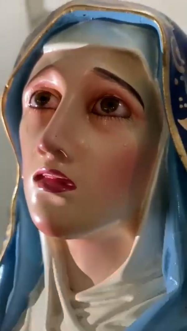 Another angle of the statue.
