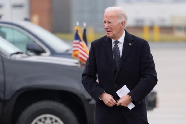 President Joe Biden waits for first lady Jill Biden before they board Air Force One at Delaware Air Natio<em></em>nal Guard ba<em></em>se in New Castle, Del., Friday, Feb. 2, 2024.