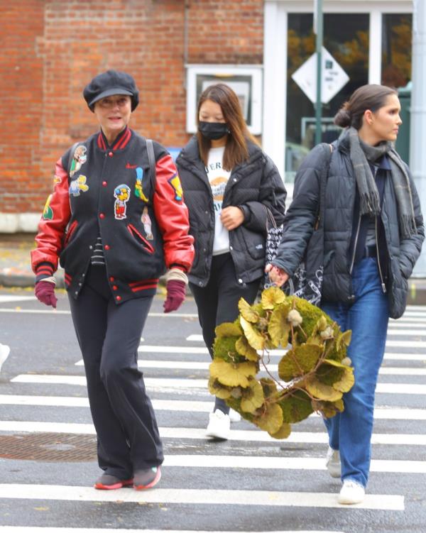 Susan Sarandon walking around NYC. 