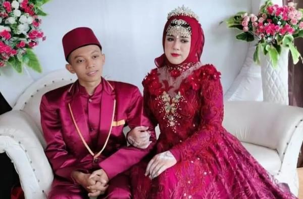 AK and Adinda Kanza wear red on their wedding day