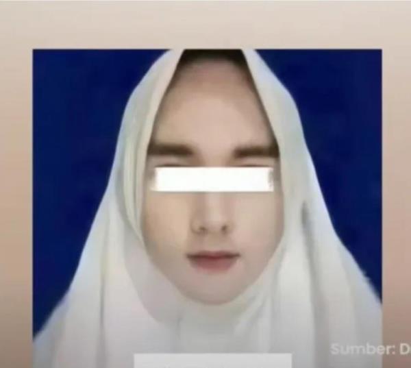 ESH wearing a view as a woman